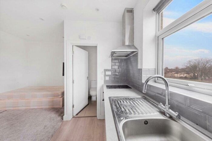 Apartment To Rent In Canterbury Road, Croydon, CR0