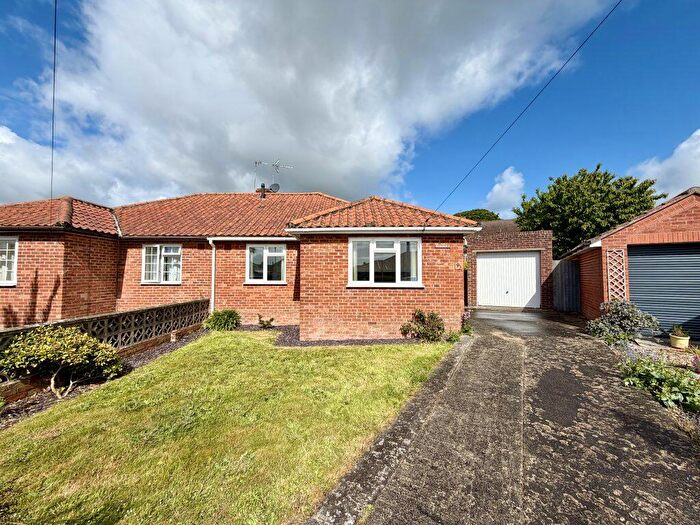 2 Bedroom Semi-Detached Bungalow For Sale In Glenthorne Avenue, Yeovil, Somerset, BA21