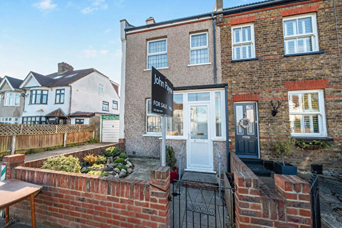 2 Bedroom End Of Terrace House For Sale In Green Lane, London, SE9