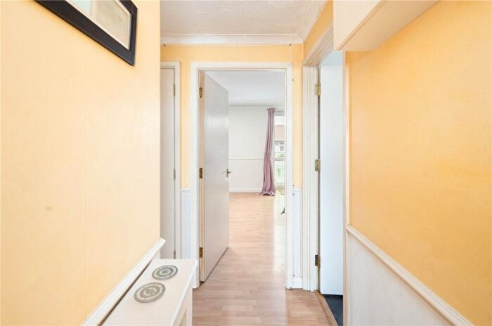 2 Bedroom Flat For Sale In Chater House, Roman Road, London, E2