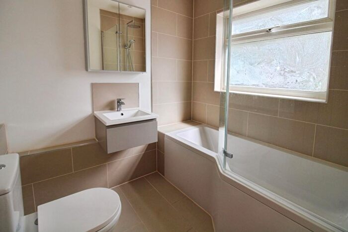 2 Bedroom End Of Terrace House To Rent In Long Lane, Bexleyheath, DA7