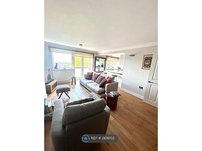 2 Bedroom Flat To Rent In Carew House, London, SW16