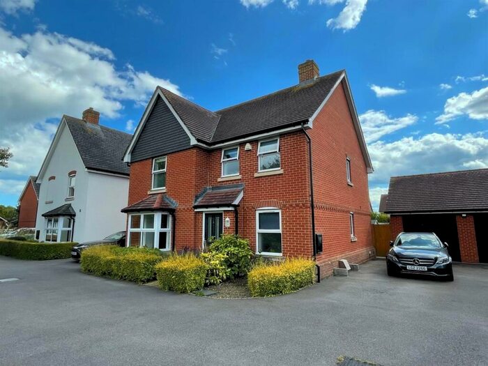 4 Bedroom Detached House To Rent In Sackville Gardens, Barnham, PO22