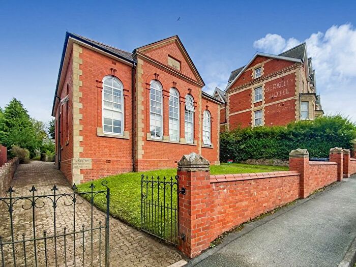 3 Bedroom Maisonette To Rent In Temple Street, Llandrindod Wells, LD1