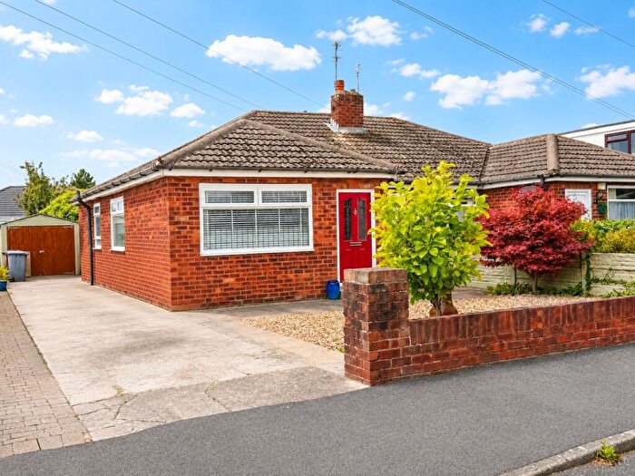3 Bedroom Bungalow To Rent In Derwent Drive, PR4