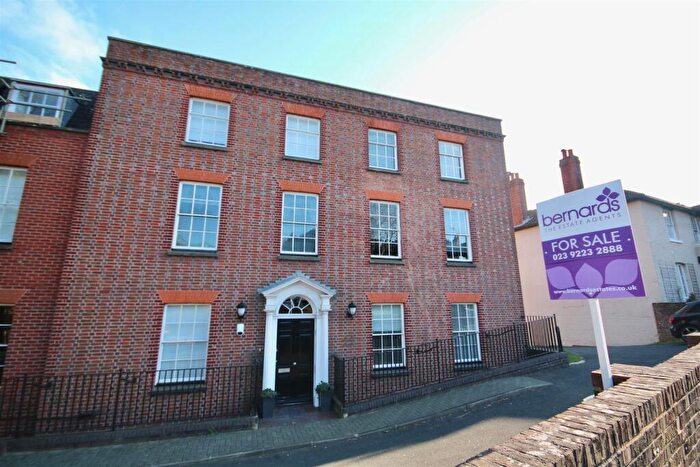 1 Bedroom Flat For Sale In High Street, Fareham, Hampshire, PO16