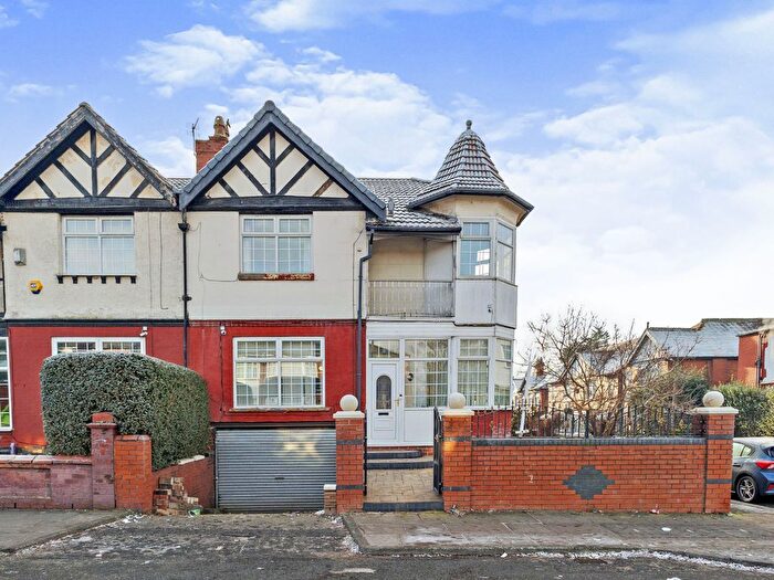 4 Bedroom Semi-Detached House To Rent In Kings Road, Prestwich, M25