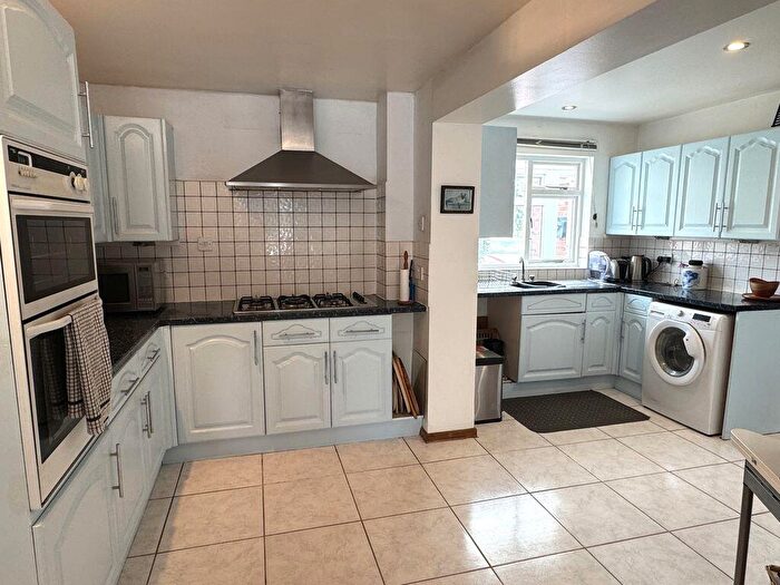 3 Bedroom End Of Terrace House For Sale In Northmoor Way, Northmoor, Wareham, BH20 - Photo 2