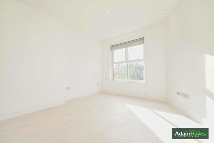 Studio To Rent In Gainsborough Road, North Finchley, N12