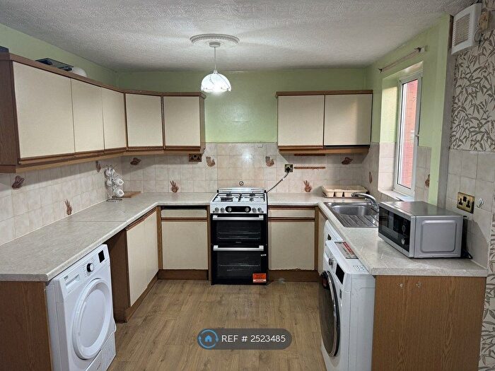 2 Bedroom Semi-Detached House To Rent In Rosebank Gardens, Leeds, LS3