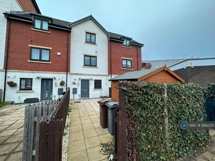 3 Bedroom Semi-Detached House To Rent In Parkgate Mews, Shirley, B90