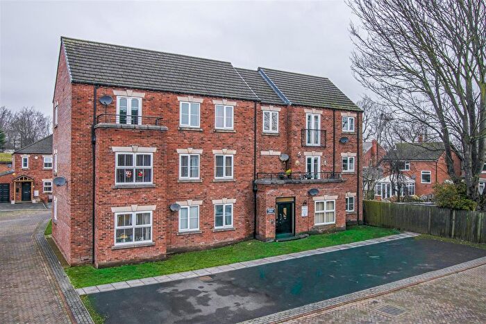 2 Bedroom Flat For Sale In Wobourn Court, Ossett, WF5