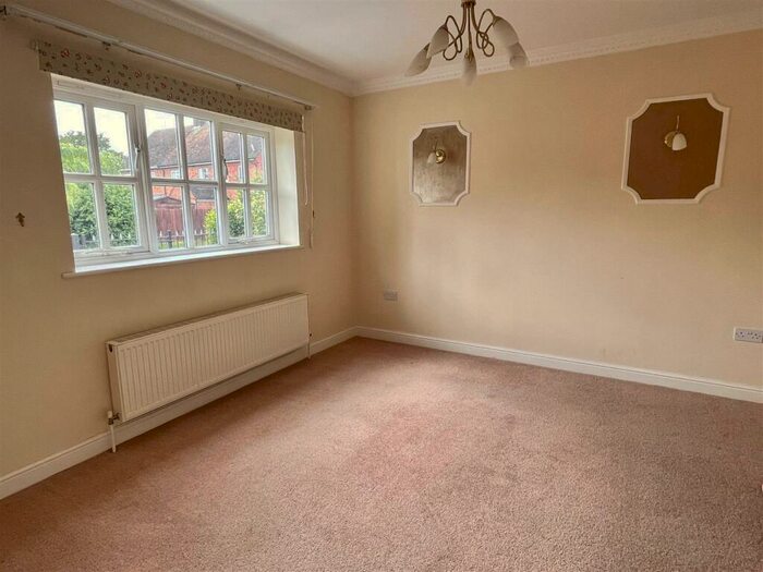 2 Bedroom Detached Bungalow For Sale In Mountford Close, Wellesbourne, CV35