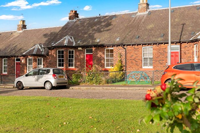 4 Bedroom Terraced Bungalow For Sale In The Square, Newtongrange, Dalkeith, EH22