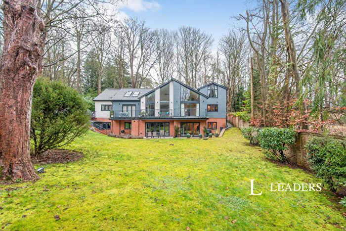 2 Bedroom Flat To Rent In Sadlers Lodge, New Road, AL6