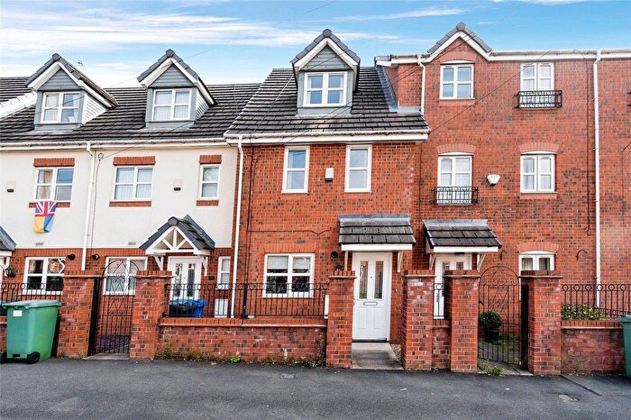 3 Bedroom Town House To Rent In Alfred Street, Bury, BL9