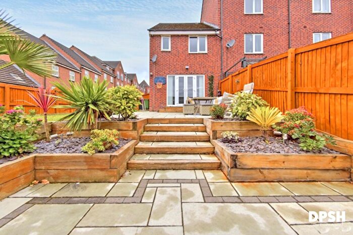 3 Bedroom End Of Terrace House For Sale In New Forest Way, Leeds, LS10