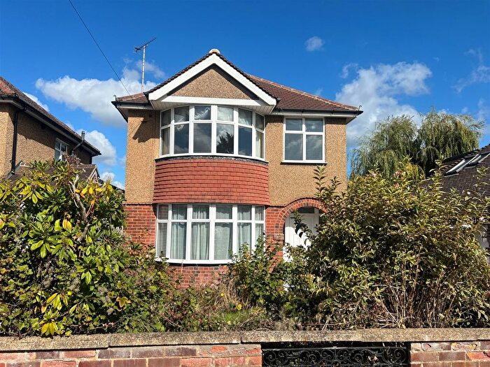 3 Bedroom Detached House For Sale In Richmond Way, Croxley Green, Rickmansworth, WD3