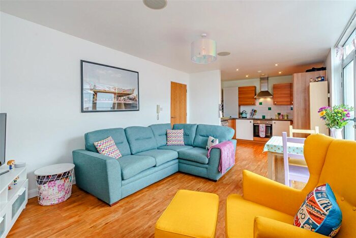 2 Bedroom Flat To Rent In Red Building, Ludgate Hill, Manchester, M4