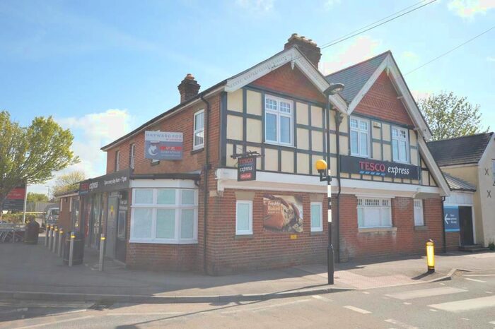 1 Bedroom Flat To Rent In Sportsmans Arms, The Square, Pennington, Lymington, SO41