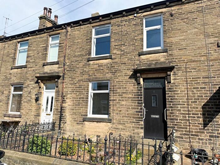 3 Bedroom Terraced House For Sale In North Street, Sutton-In-Craven, BD20