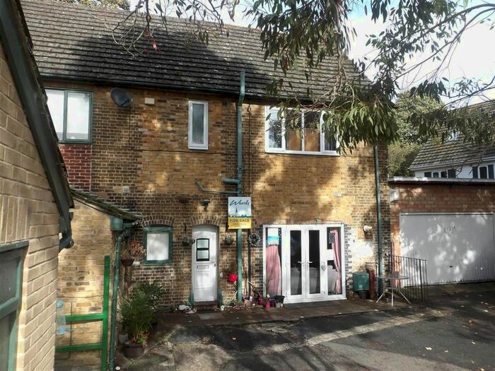 3 Bedroom Semi-Detached House For Sale In Vicarage Road, Halling, Rochester, Kent, ME2