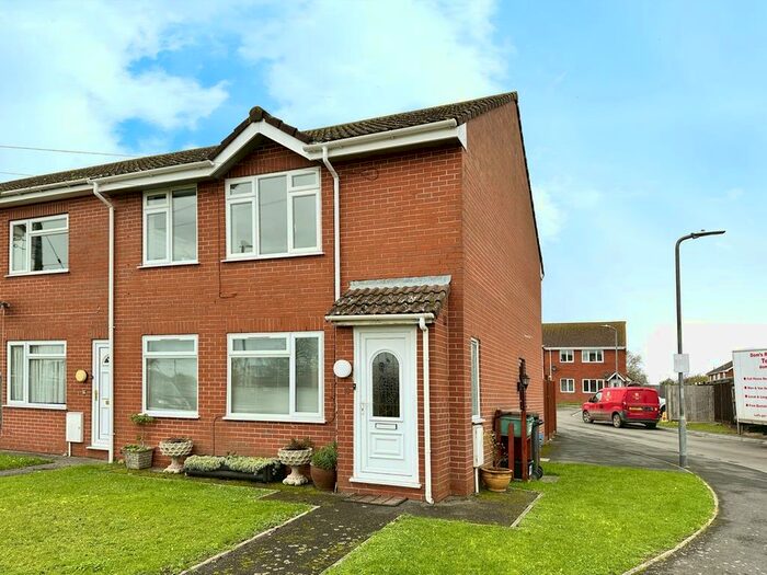 2 Bedroom Flat For Sale In Orchard Close, East Huntspill, Highbridge, TA9