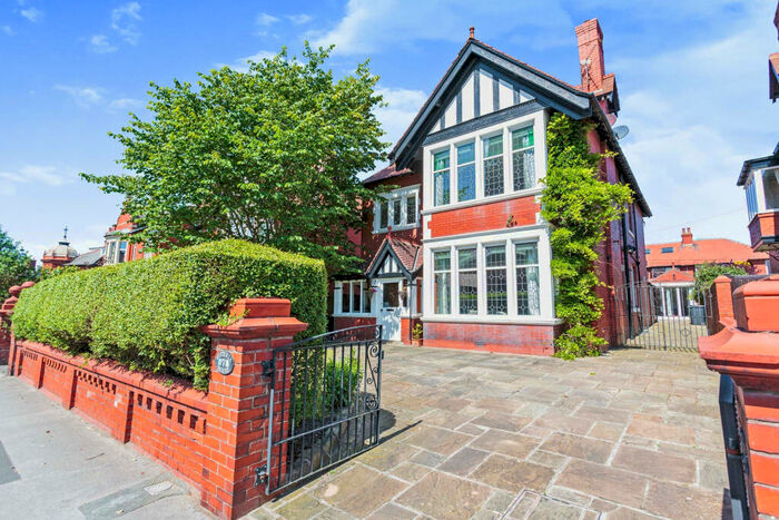 5 Bedroom House To Rent In St Thomas Road, Lytham St Annes, FY8