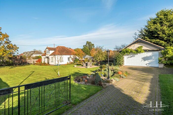 4 Bedroom Detached House For Sale In West View, Brentwood, CM13
