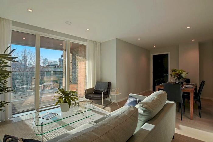 3 Bedroom Flat To Rent In Hilary Mews, London, SE1