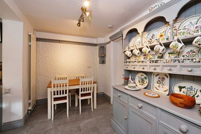 2 Bedroom Detached House For Sale In North Street, Calne, SN11
