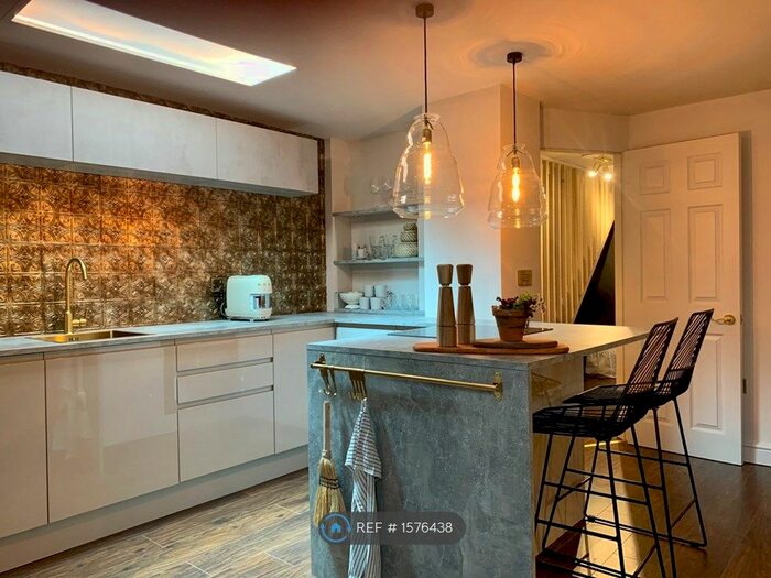 1 Bedroom Flat To Rent In Addington Street, Ramsgate, CT11