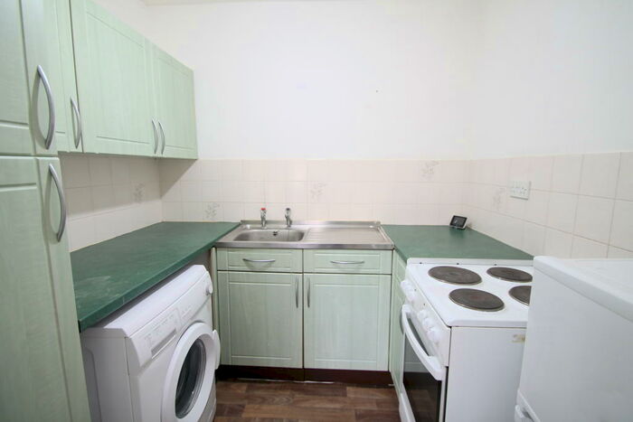 Flat To Rent In Knights Manor Way, Dartford, DA1