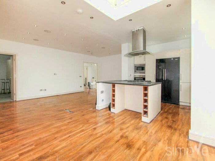 4 Bedroom Bungalow To Rent In Hillside Rise, Northwood, Middlesex, HA6