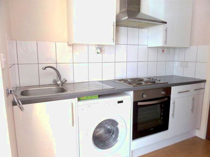 Studio To Rent In Kenton Avenue, Southall, Middlesex UB1