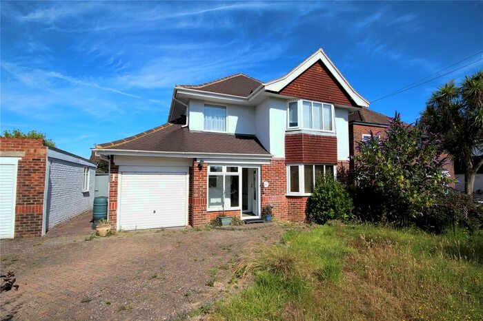 3 Bedroom Flat To Rent In Forest Road, Worthing, West Sussex, BN14