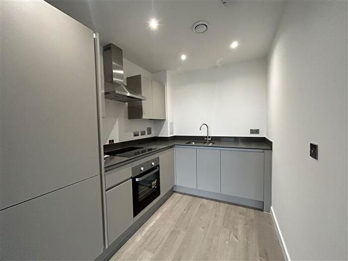 1 Bedroom Apartment To Rent In Buckingham Road, Bletchley, MK3