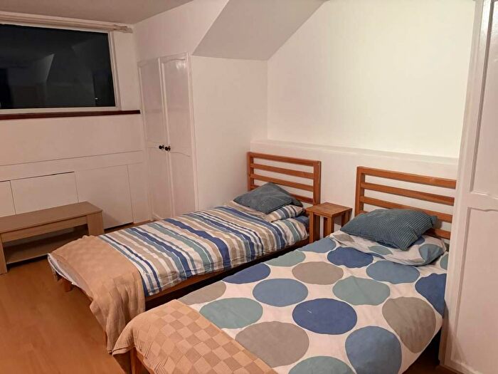 3 Bedroom Flat To Rent In Bawtry Road, London, N20