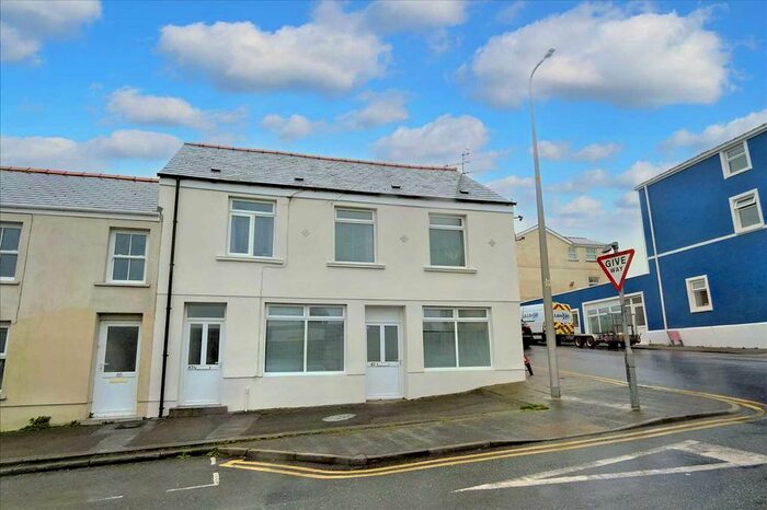 2 Bedroom Flat To Rent In Robert Street, Milford Haven, SA73