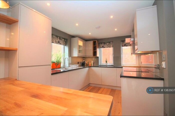 2 Bedroom Maisonette To Rent In Ferrymans Court, St. Philips, Bristol, BS2