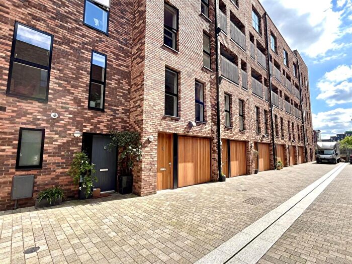 2 Bedroom Mews To Rent In Lockgate Mews, Manchester, M4