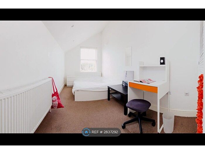 5 Bedroom Terraced House To Rent In Park Road, Loughborough, LE11