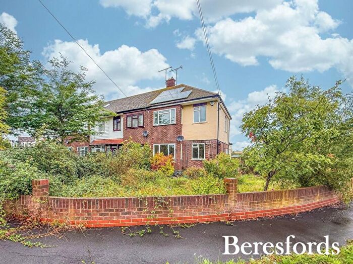 3 Bedroom End Of Terrace House For Sale In St. Marys Lane, North Ockendon, RM14