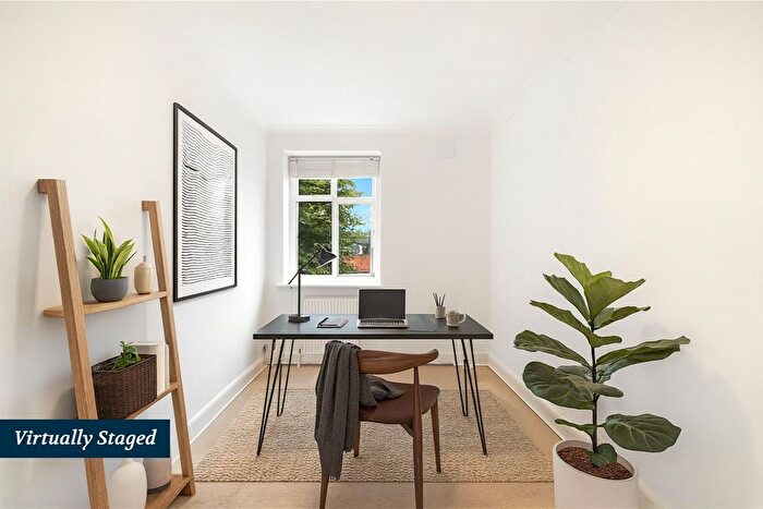 2 Bedroom Flat For Sale In Priory Road, South Hampstead, NW6