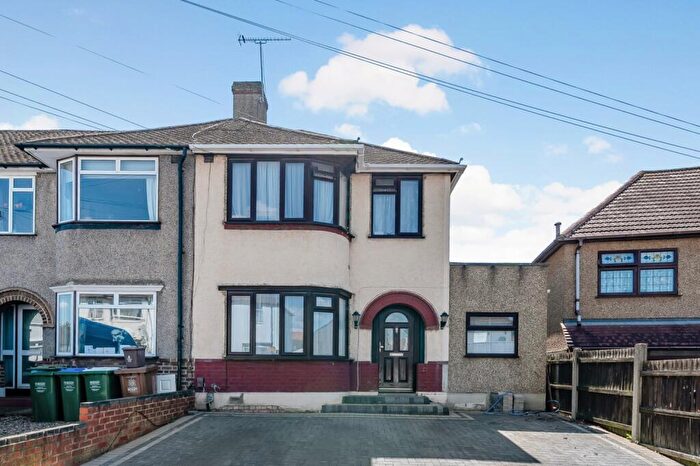 4 Bedroom Flat To Rent In Carlton Road Welling, DA16