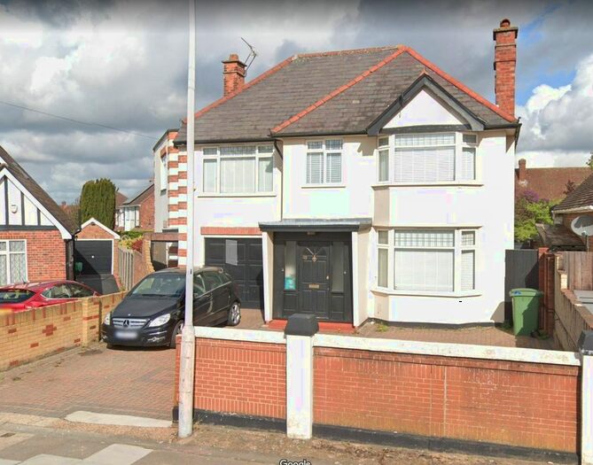 3 Bedroom Maisonette To Rent In Royal Lane, Uxbridge, UB8