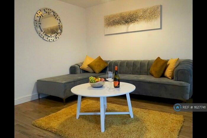 5 Bedroom Semi-Detached House To Rent In Laxton Grove, Solihull, B91