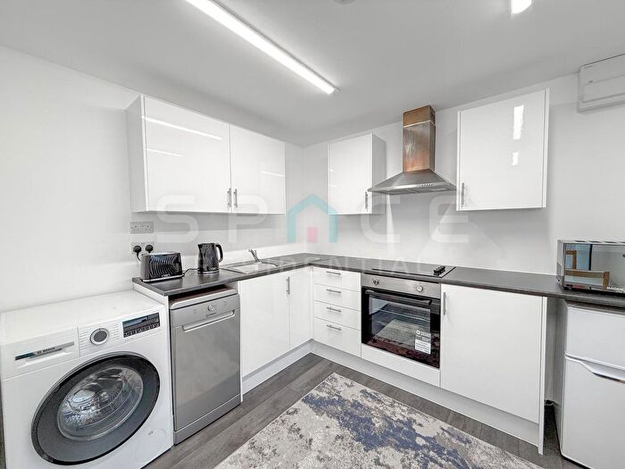 1 Bedroom Flat To Rent In Glendor Gardens, London, NW7