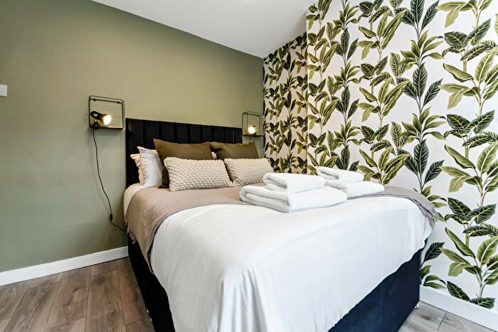 3 Bedroom Serviced Apartments To Rent In Spencer Road, London, N17