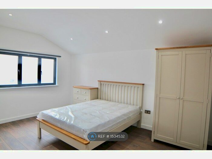 1 Bedroom Flat To Rent In Witham Road, London, W13